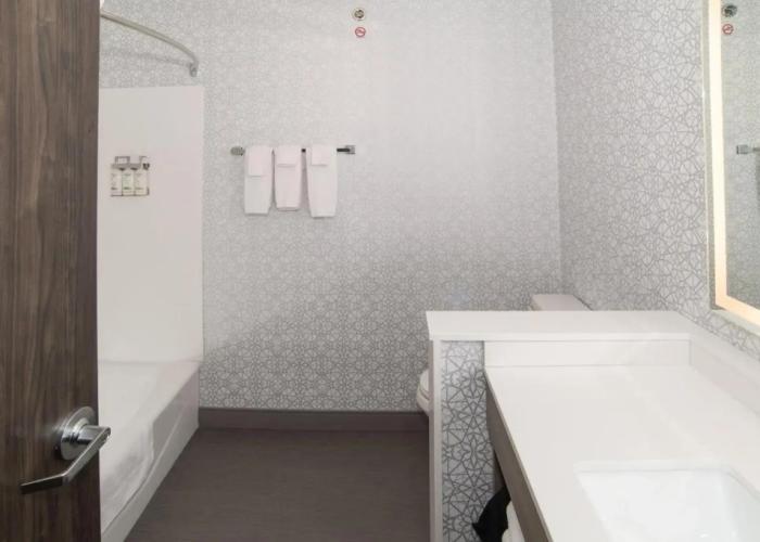 Holiday Inn Express and Suites Moose Jaw by IHG