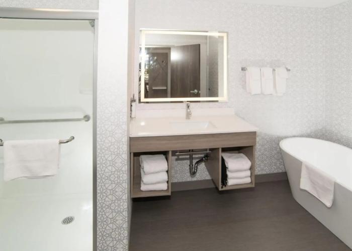 Holiday Inn Express and Suites Moose Jaw by IHG