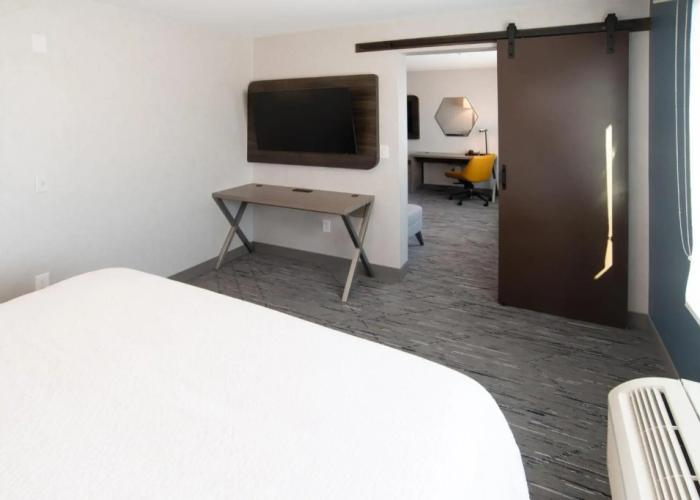 Holiday Inn Express & Suites Moose Jaw, an IHG Hotel
