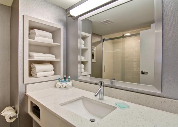 Holiday Inn Express & Suites Oshawa Downtown - Toronto Area by IHG