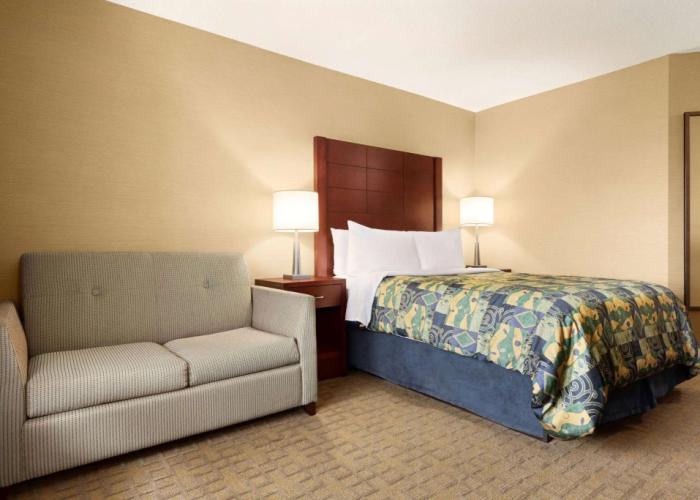 Travelodge by Wyndham Oshawa Whitby