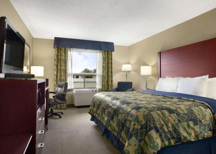 Travelodge by Wyndham Oshawa Whitby
