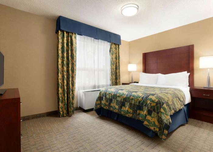 Travelodge by Wyndham Oshawa Whitby