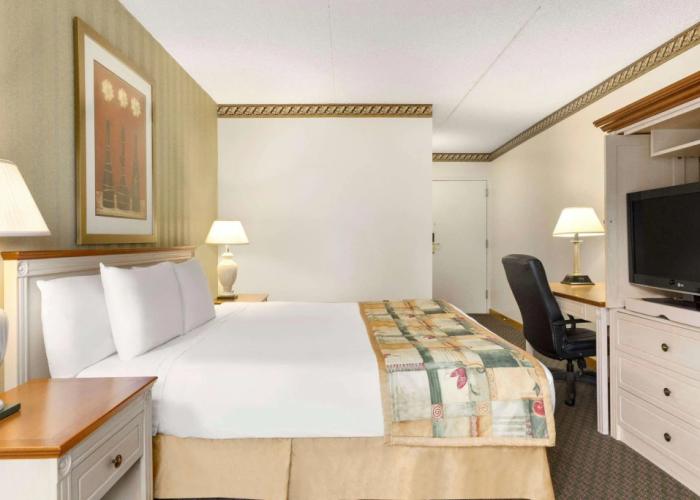 Travelodge by Wyndham Owen Sound
