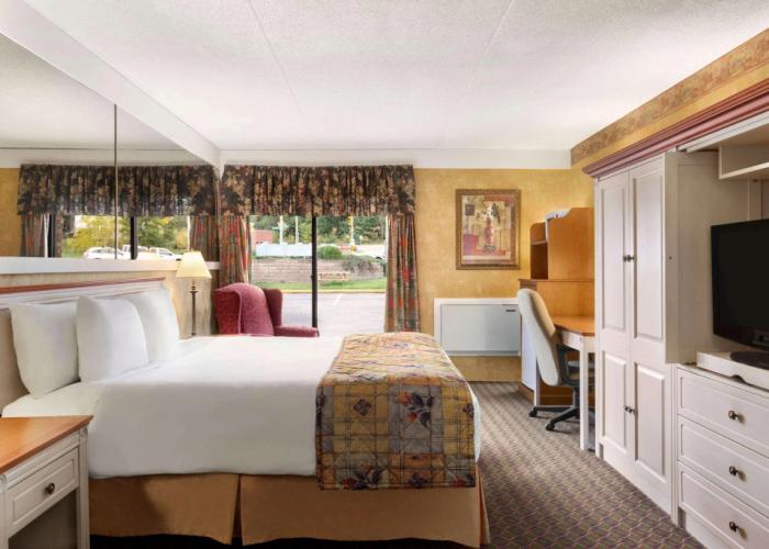 Travelodge by Wyndham Owen Sound
