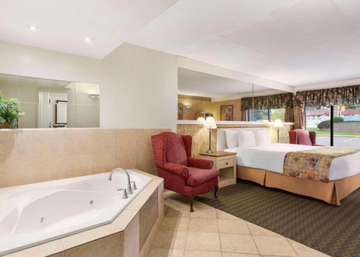 Travelodge by Wyndham Owen Sound