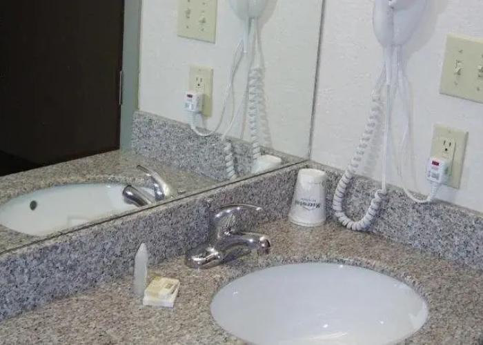 Parry Sound Inn & Suites