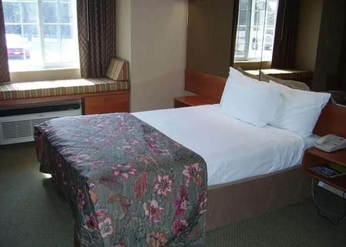 Parry Sound Inn & Suites