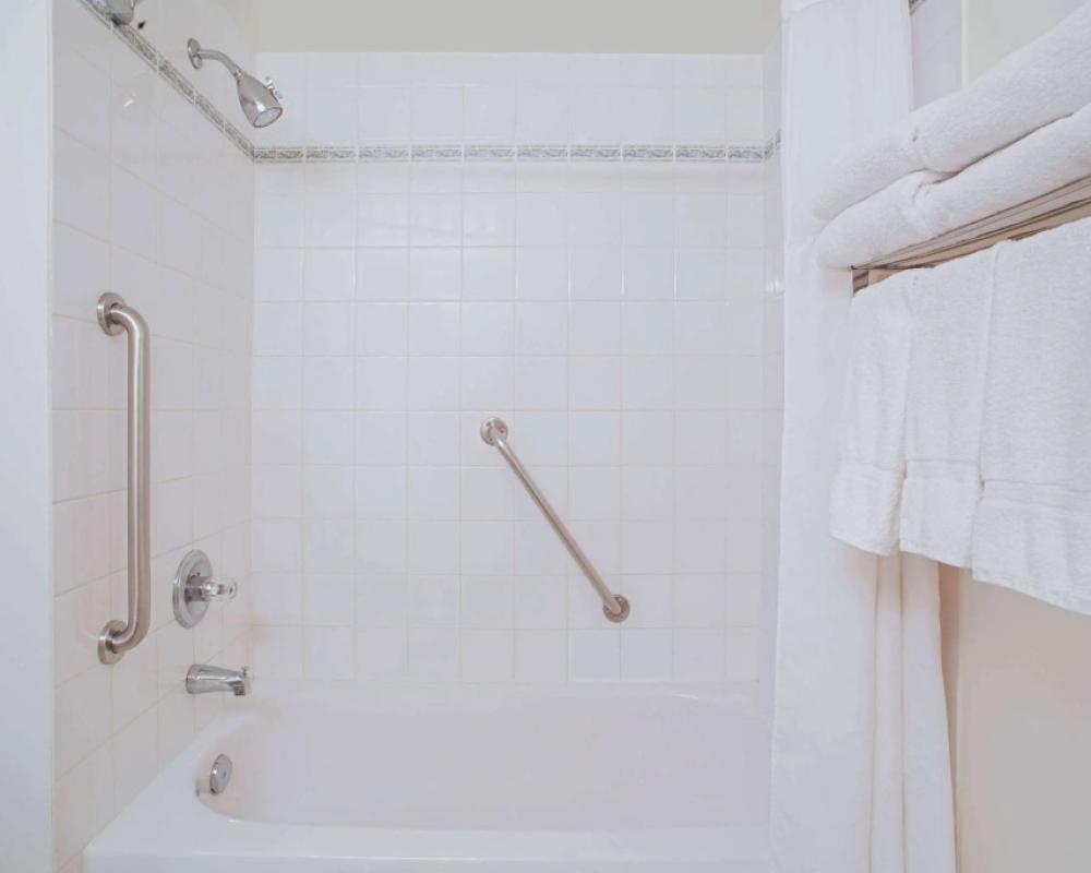 фото Ramada by Wyndham Red Deer Hotel and Suites