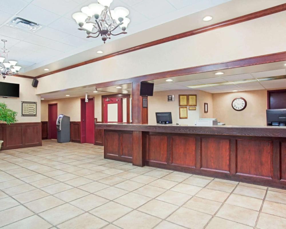 фото Ramada by Wyndham Red Deer Hotel and Suites