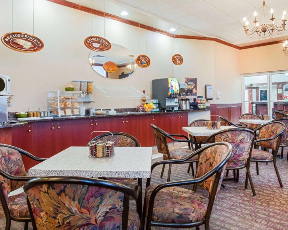 фото Ramada by Wyndham Red Deer Hotel and Suites