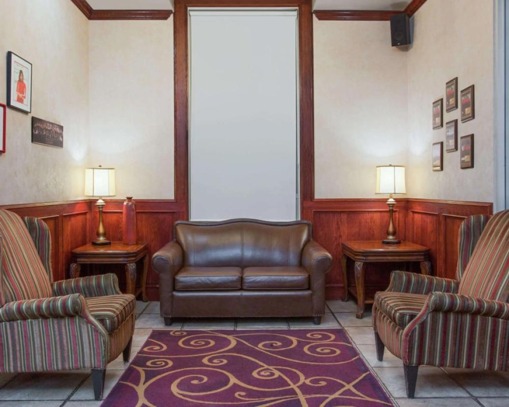 фото Ramada by Wyndham Red Deer Hotel and Suites