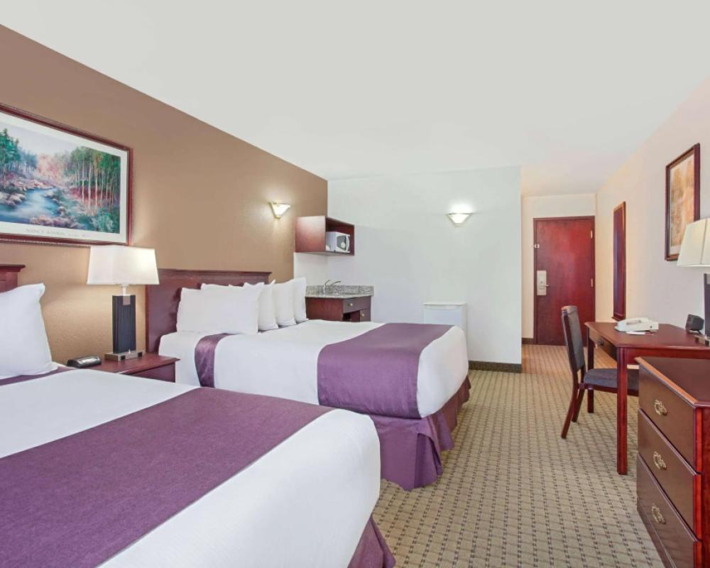 фото Ramada by Wyndham Red Deer Hotel and Suites