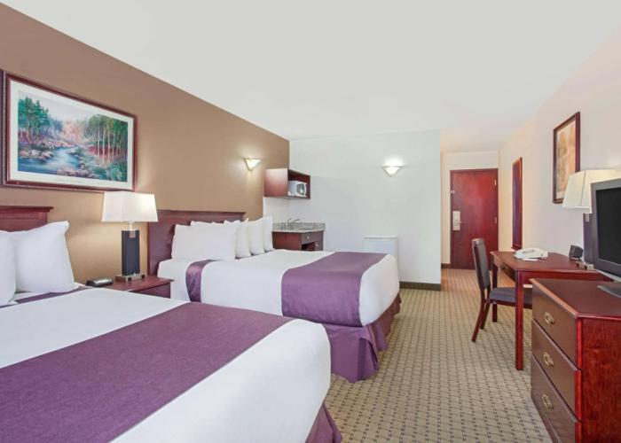 Ramada by Wyndham Red Deer Hotel and Suites