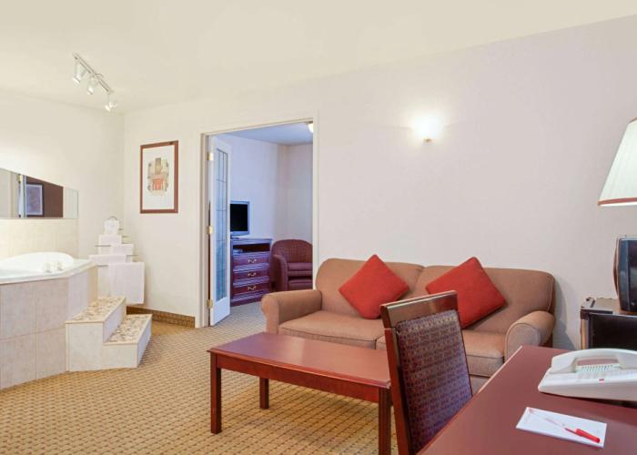 Ramada by Wyndham Red Deer Hotel and Suites