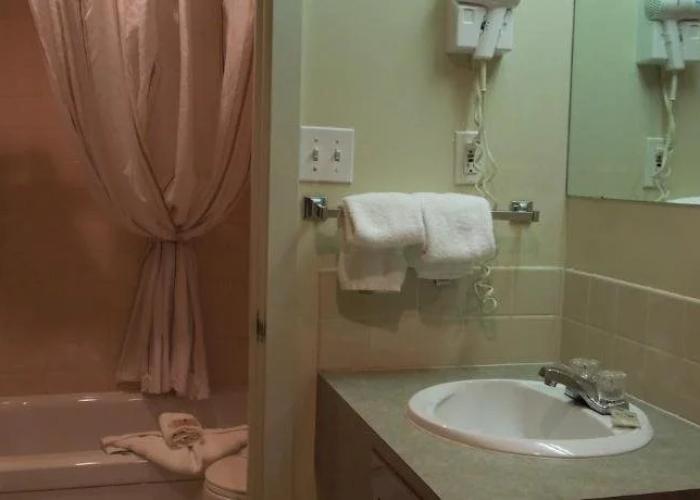 Walking Eagle Inn & Lodge