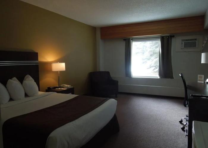 Walking Eagle Inn & Lodge