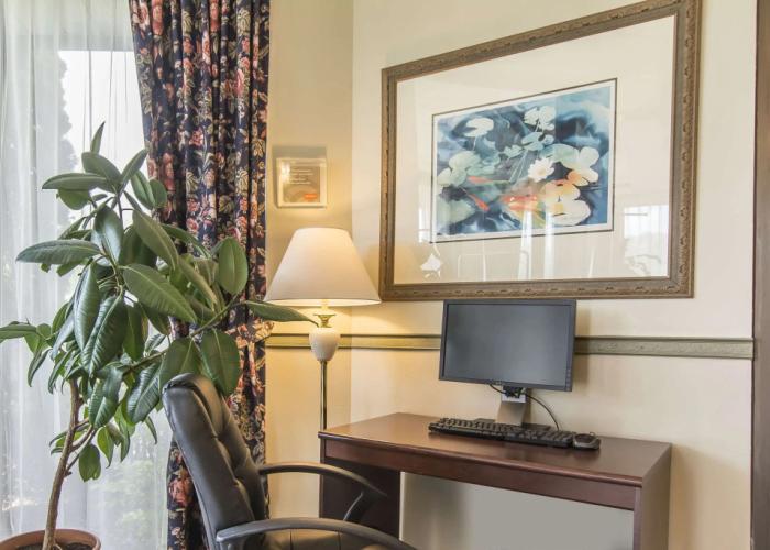 Quality Hotel & Suites