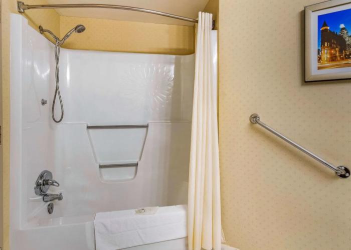 Quality Hotel & Suites