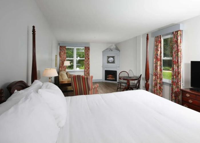 Loyalist Country Inn & Conference Centre