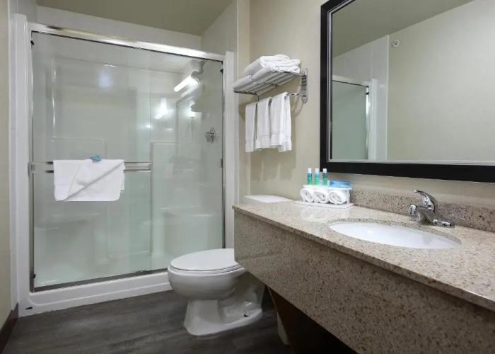 Holiday Inn Express And Suites - Vernon by IHG