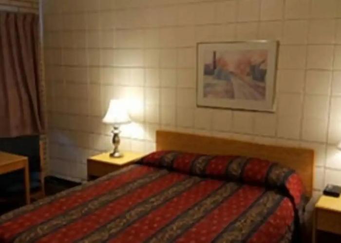 Safari Inn Motel