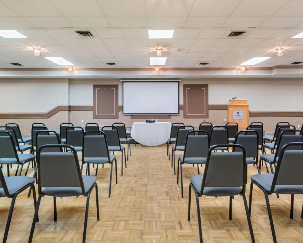 фото Coast Swift Current Hotel