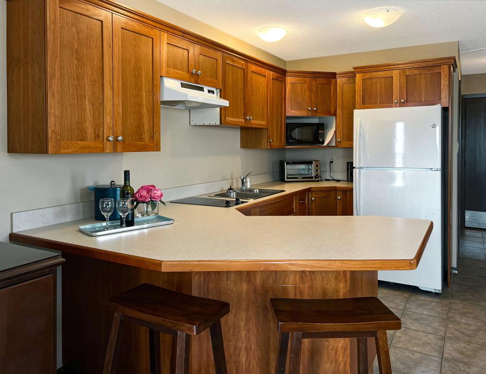 фото Coast Swift Current Hotel