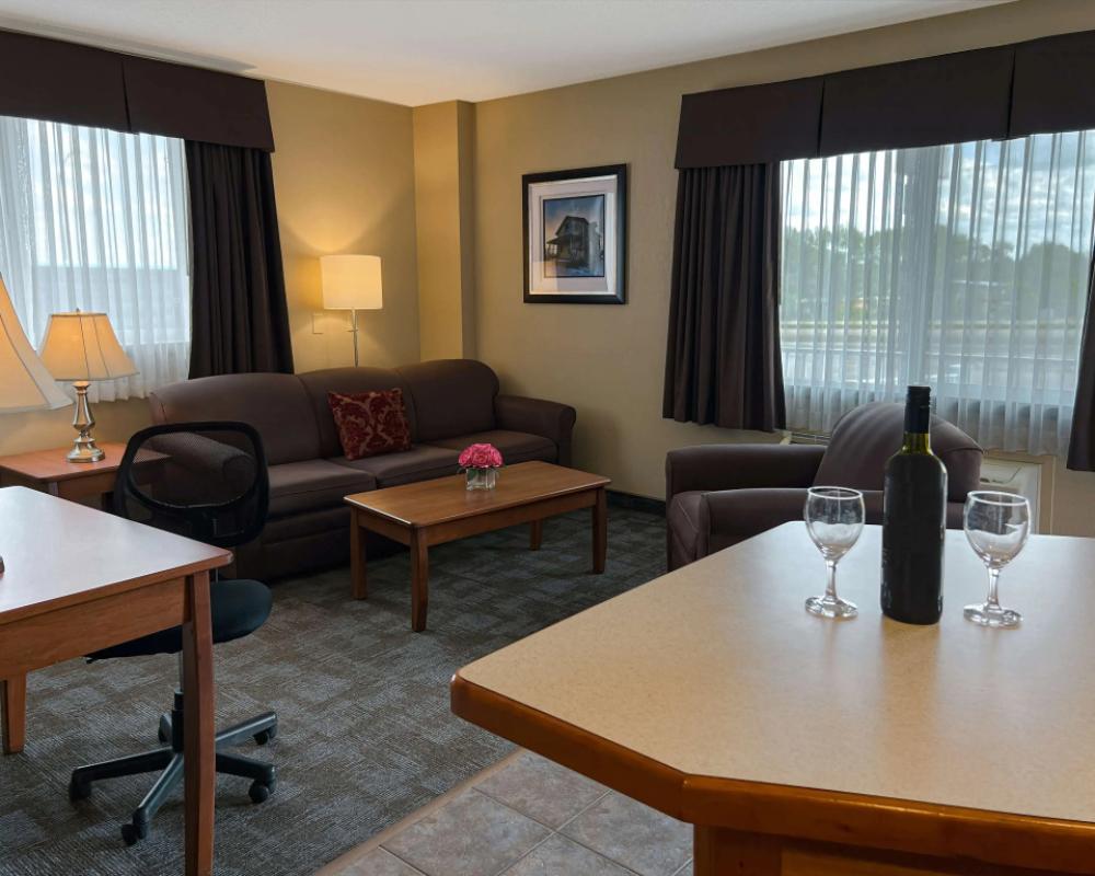 фото Coast Swift Current Hotel
