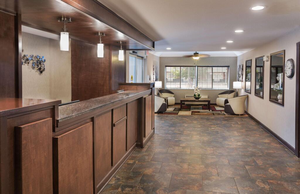 Best Western Crown Inn & Suites