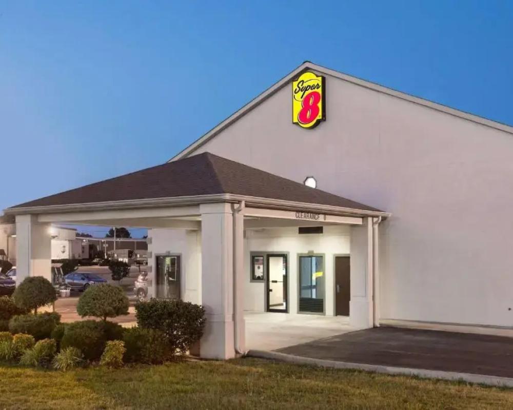 Super 8 Booneville