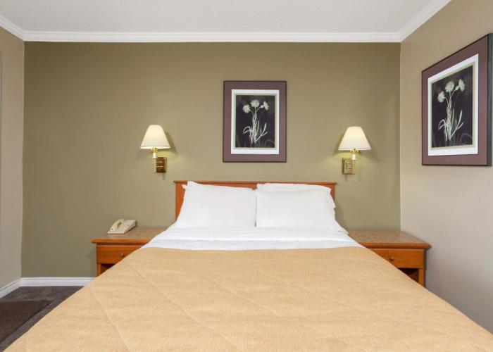 Grand Forks Inn