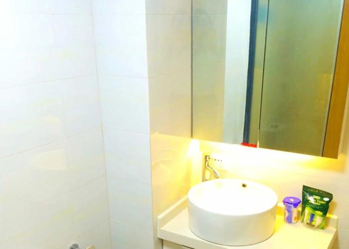 Lizhou Hotel (Gongbei Port Light Rail Station)