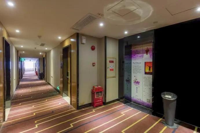 Lavande Hotels Zhuhai Gongbei Port Square Light Rail Terminal