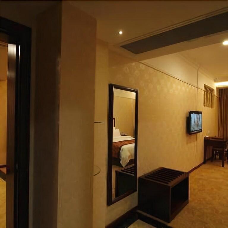 Zhahai Crowne Holiday Hotel