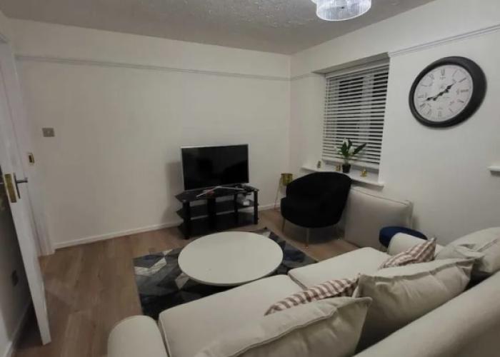 Lovely 2-bed Apartment in Grays