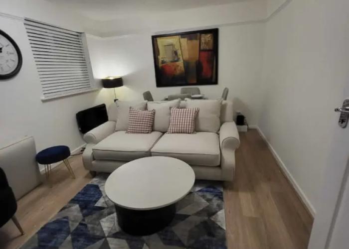 Lovely 2-bed Apartment in Grays