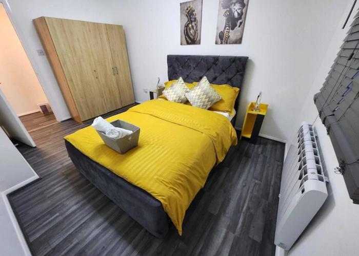 Grays Apartment With City Views Lakeside Shopping