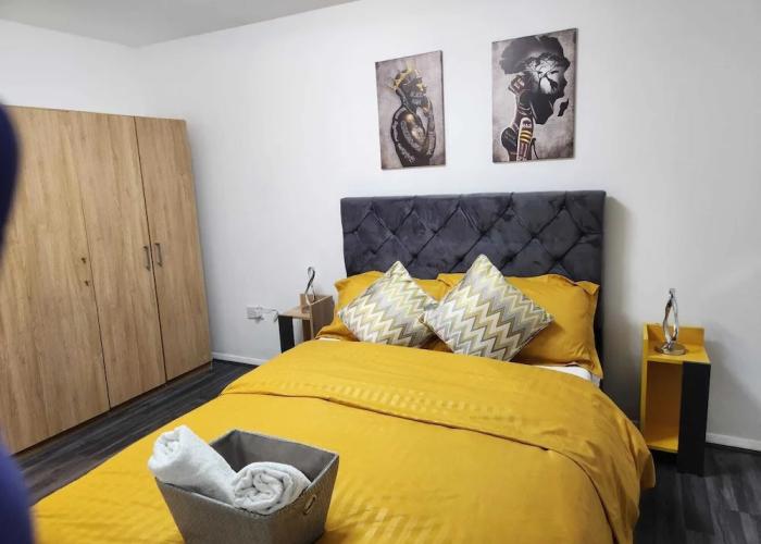 Grays Apartment With City Views Lakeside Shopping