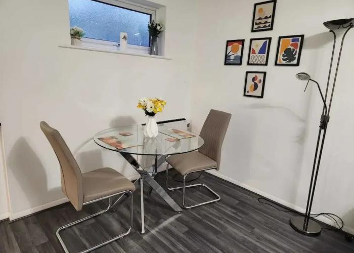 Grays Apartment With City Views Lakeside Shopping