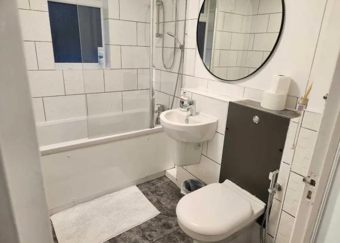 Grays Apartment With City Views Lakeside Shopping