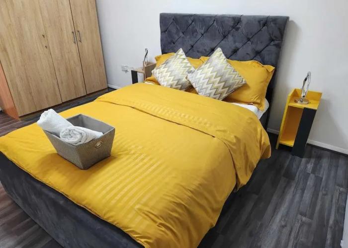 Grays Apartment With City Views Lakeside Shopping