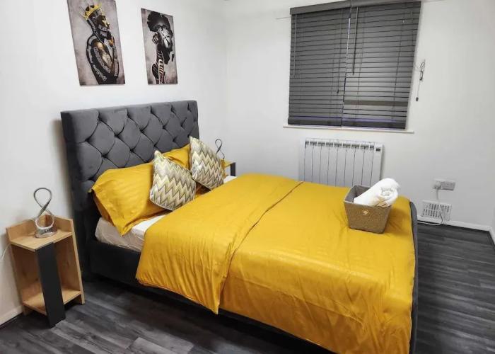 Grays Apartment With City Views Lakeside Shopping
