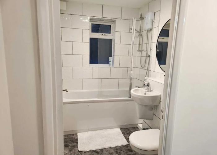 Grays Apartment With City Views Lakeside Shopping