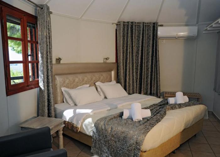 Chrissa Camping Rooms & Bungalows