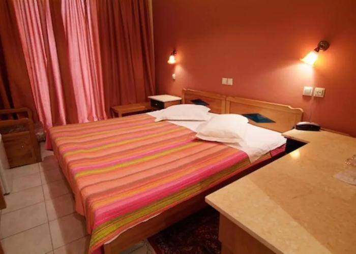 Hotel Varonos