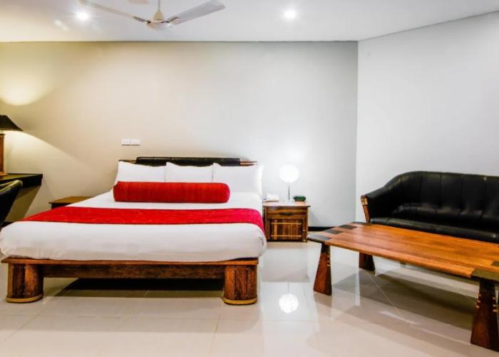 Tanoa Waterfront Hotel