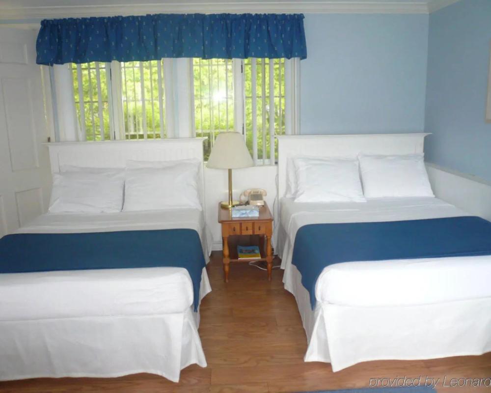 Colonial Inn in Harbor Springs