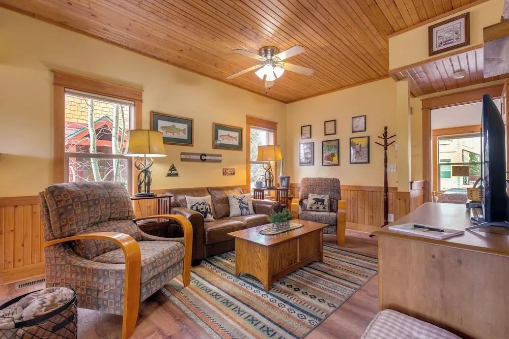 Riverfront Cabin 4 Mi to Granby Ranch