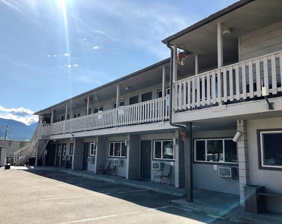 The Canterbury Inn of Downtown Invermere